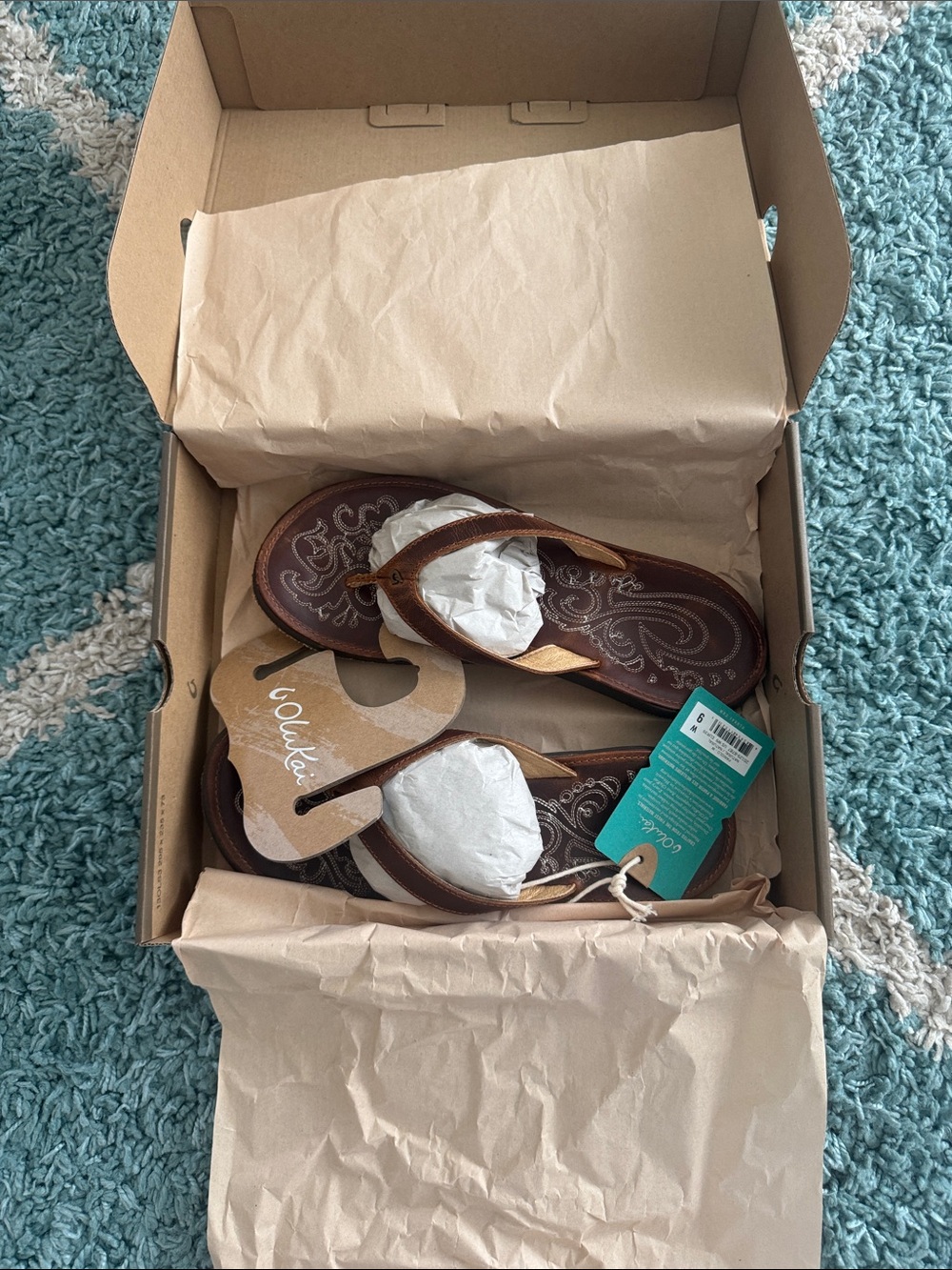 NWT OluKai Brown Leather Paniolo Natural Thong Sandals with Embroidered Footbed